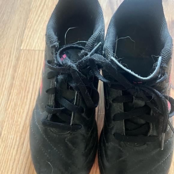 Adidas soccer cleats - Picture 2 of 2